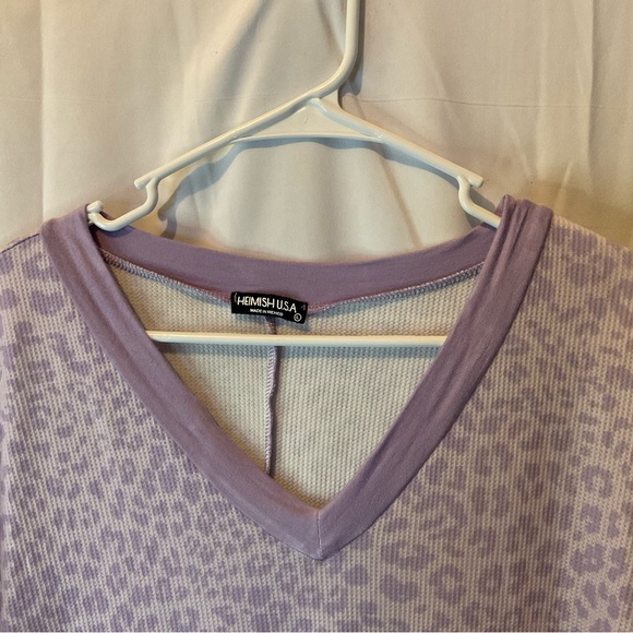 Heimish Women’s Short Sleeve V-Neck Lilac Leopard Print Size Large - Picture 10 of 14